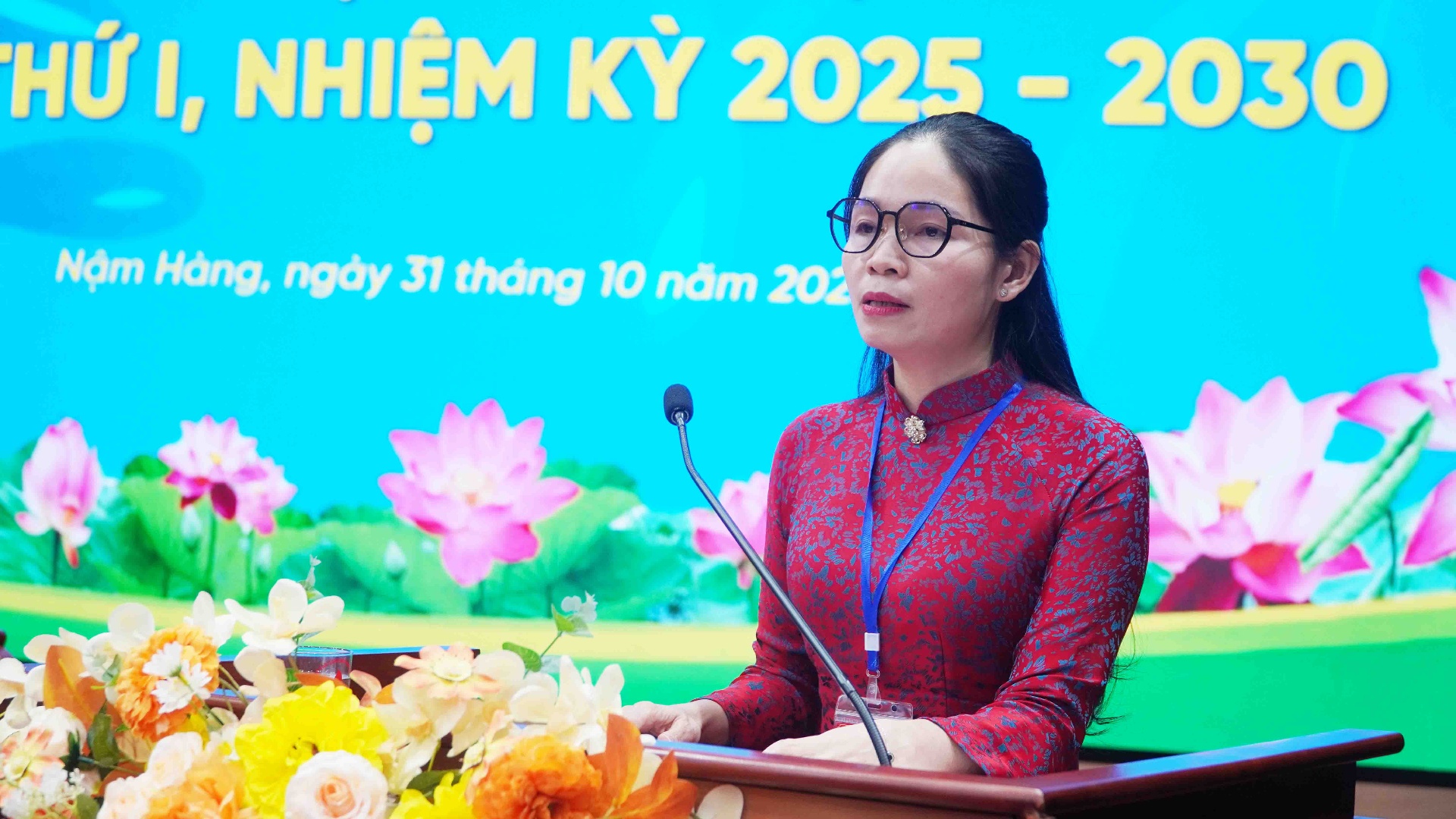 Đồng chí Trần Thị Hồng Nhung – Phó Chủ tịch Hội Liên hiệp phụ nữ tỉnh phát biểu chỉ đạo tại đại hội.