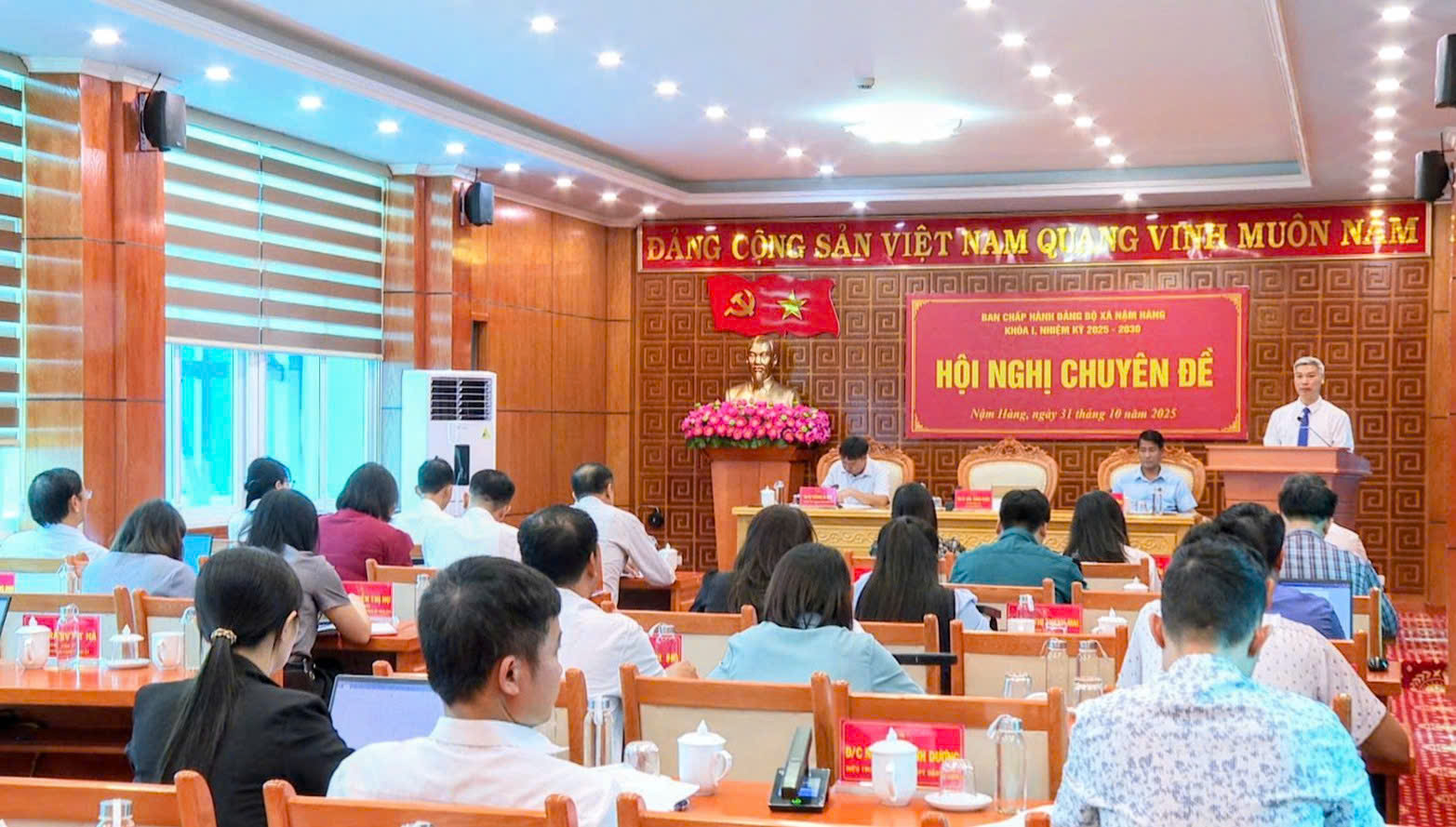 Các đại biểu dự hội nghị. Các đại biểu dự hội nghị.