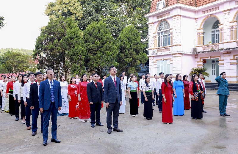 Than Uyên: Sinh hoạt chính trị dưới cờ tháng 11