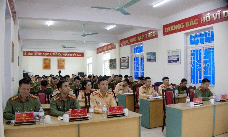 85 cán bộ công an được tập huấn, hướng dẫn kỹ năng huấn luyện lái xe gắn máy an toàn 