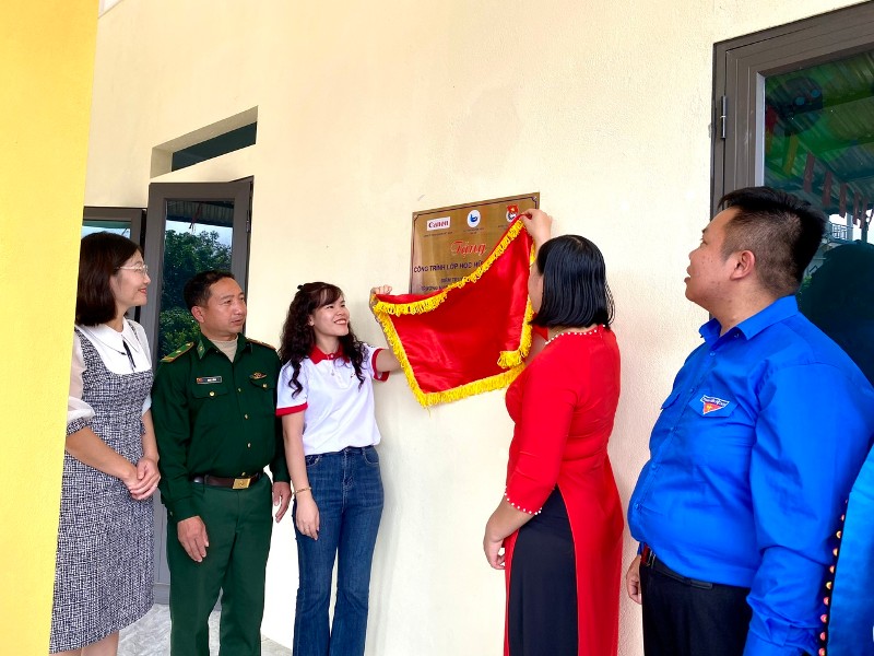 Khánh thành và bàn giao công trình lớp học hữu nghị Canon