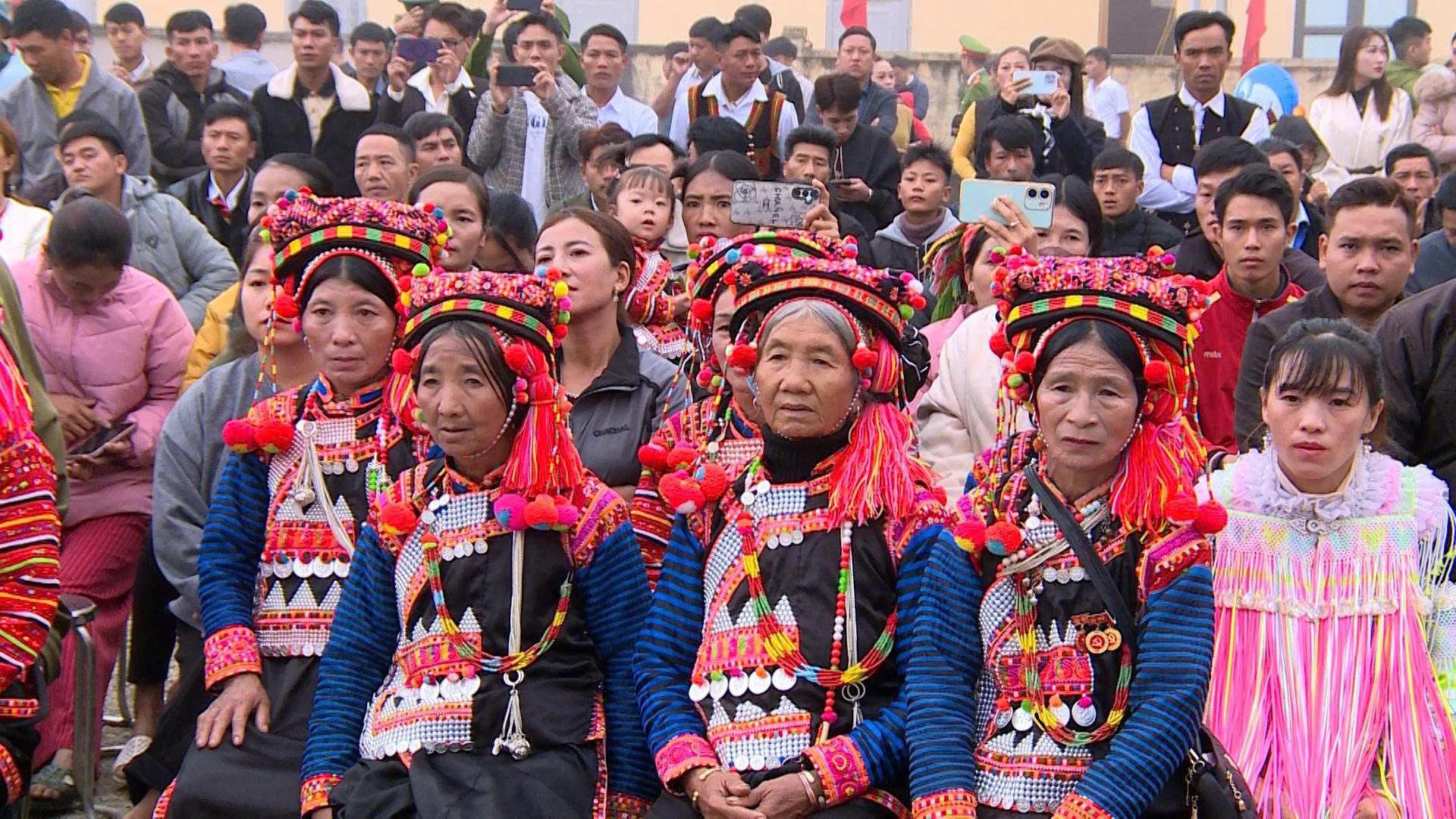 Nguời dân tham gia Ngày hội