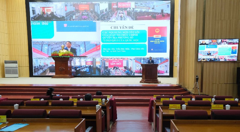  Phổ biến Luật Tổ chức chính quyền địa phương; Luật Cán bộ, công chức và các văn bản hướng dẫn thi hành