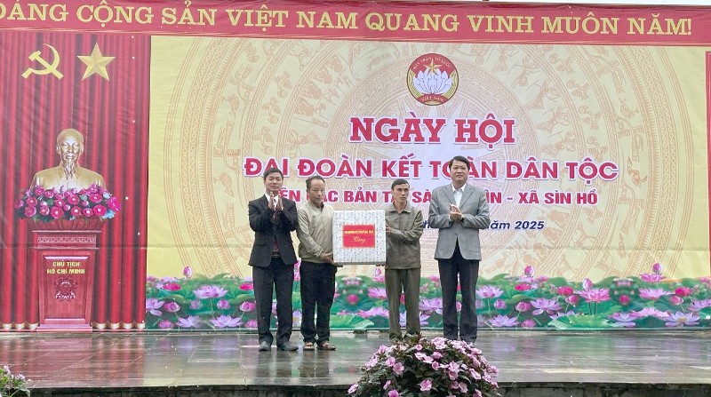 Ngày hội đại đoàn kết toàn dân tộc liên các bản tại Sà Dề Phìn