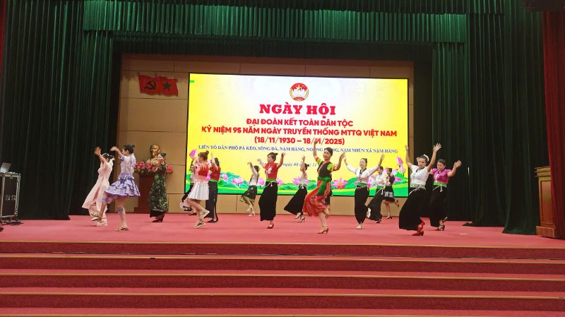  Ngày hội Đại đoàn kết toàn dân tộc liên tổ dân phố: Pá Kéo, Noong Kiêng, Nậm Nhùn, Nậm Hàng, Sông Đà
