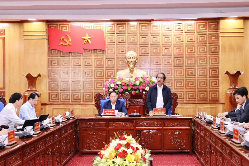 Bộ trưởng Bộ Giáo dục và Đào tạo Nguyễn Kim Sơn làm việc tại tỉnh Lai Châu