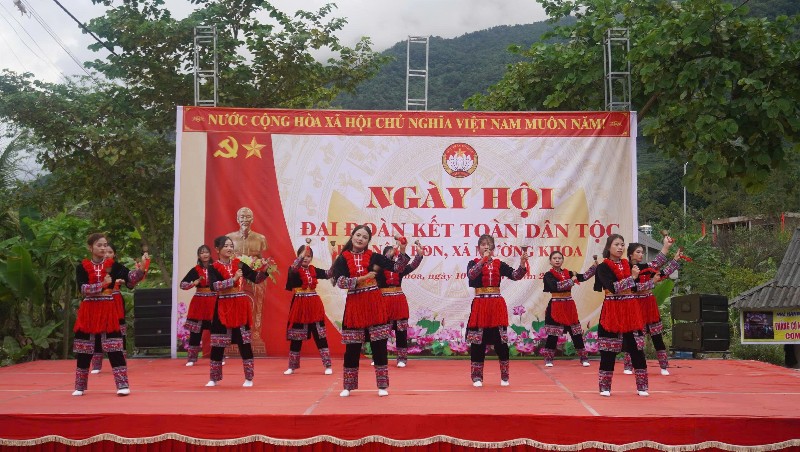  Ngày hội Đại đoàn kết toàn dân tộc bản Nậm Bon