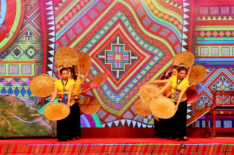 Khổng Lào: Bảo tồn văn hóa gắn với xây dựng nông thôn mới