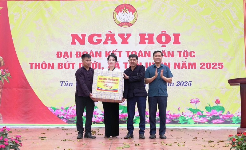 Ngày hội Đại đoàn kết toàn dân tộc tại thôn Bút Dưới (xã Tân Uyên)