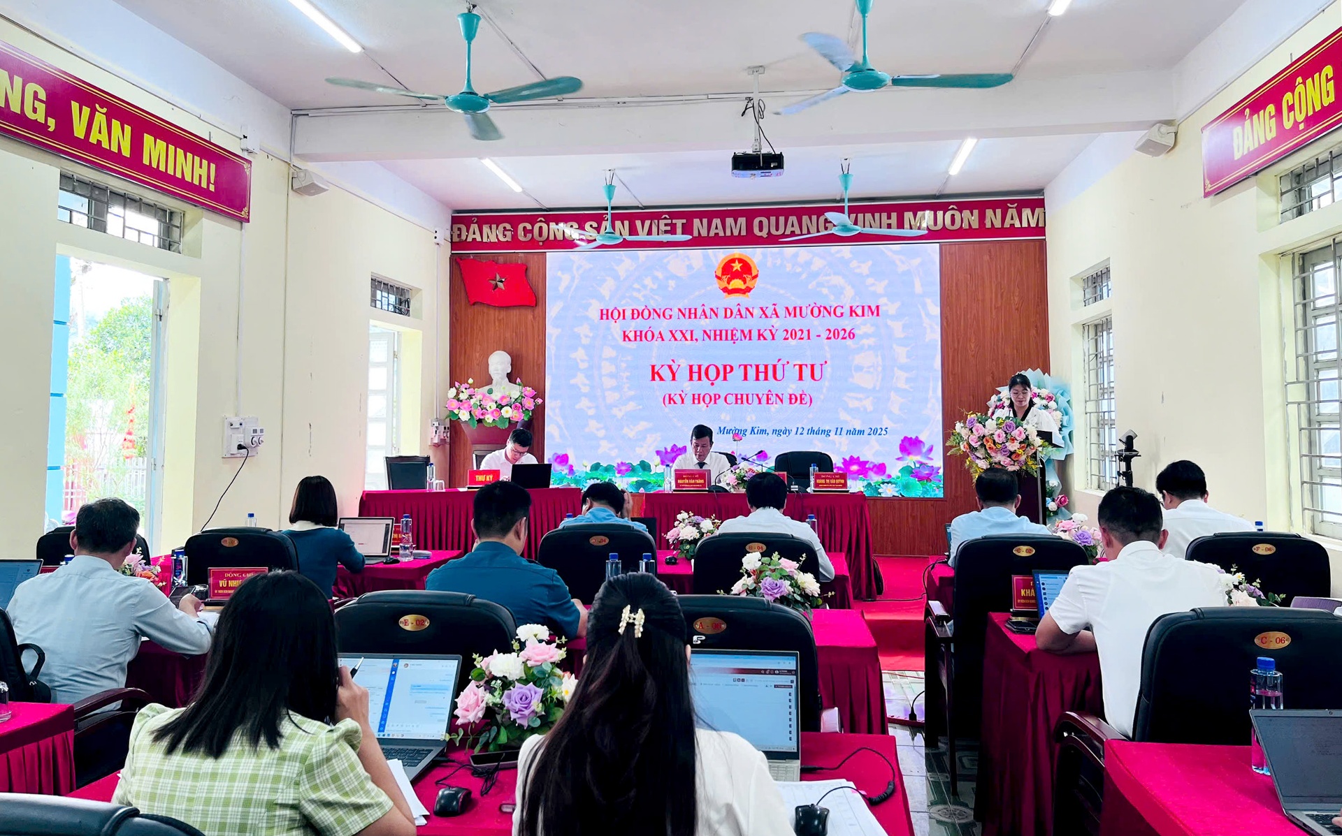 Quang cảnh kỳ họp.