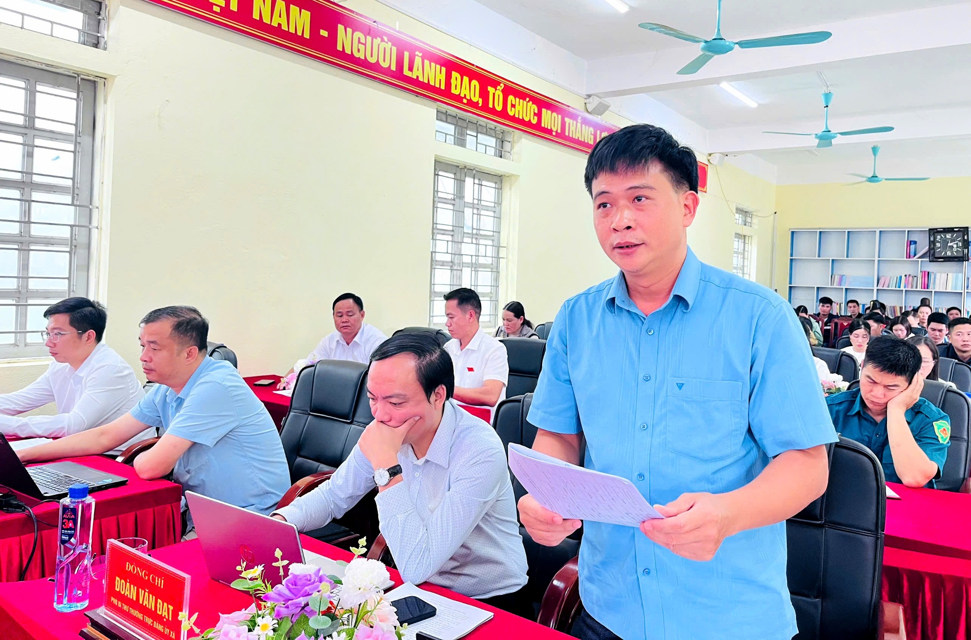 Đại biểu phát biểu ý kiến tại kỳ họp.