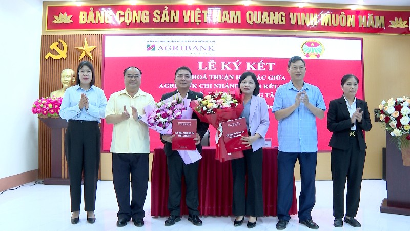 Ký kết thỏa thuận hợp tác giữa Agribank Chi nhánh Đoàn Kết Lai Châu và Hội Nông dân phường Tân Phong