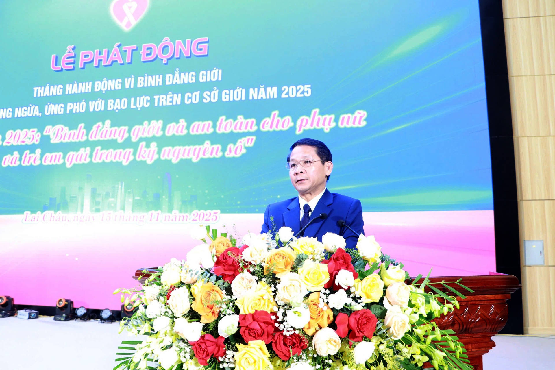 Đồng chí Trần Đức Hiển - Phó Giám đốc Sở Nội vụ phát biểu tại lễ phát động. Đồng chí Trần Đức Hiển - Phó Giám đốc Sở Nội vụ phát biểu tại lễ phát động.