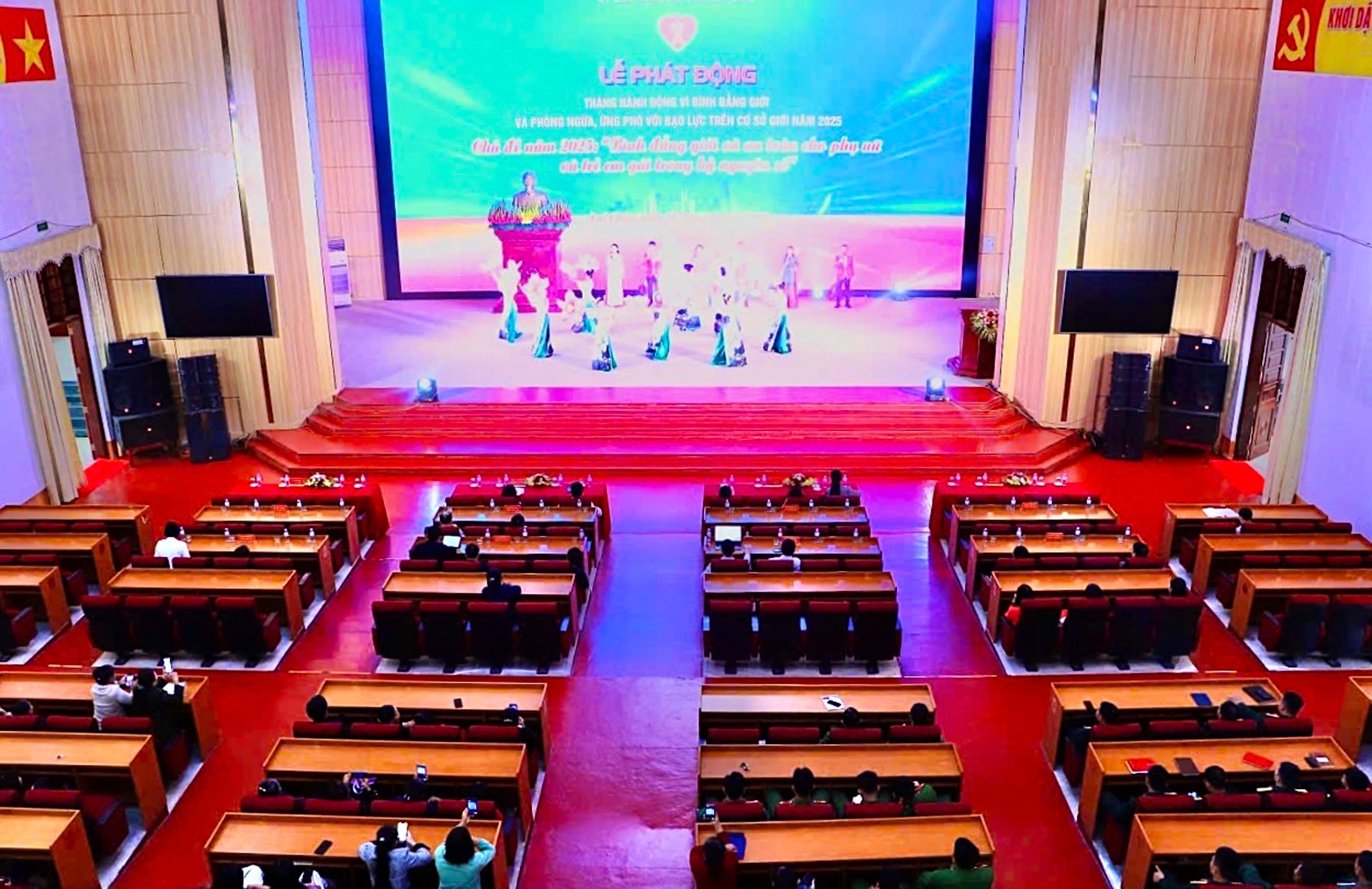 Quang cảnh Lễ phát động Tháng hành động vì bình đẳng giới và phòng ngừa, ứng phó với bạo lực trên cơ sở giới năm 2025. Quang cảnh Lễ phát động Tháng hành động vì bình đẳng giới và phòng ngừa, ứng phó với bạo lực trên cơ sở giới năm 2025.