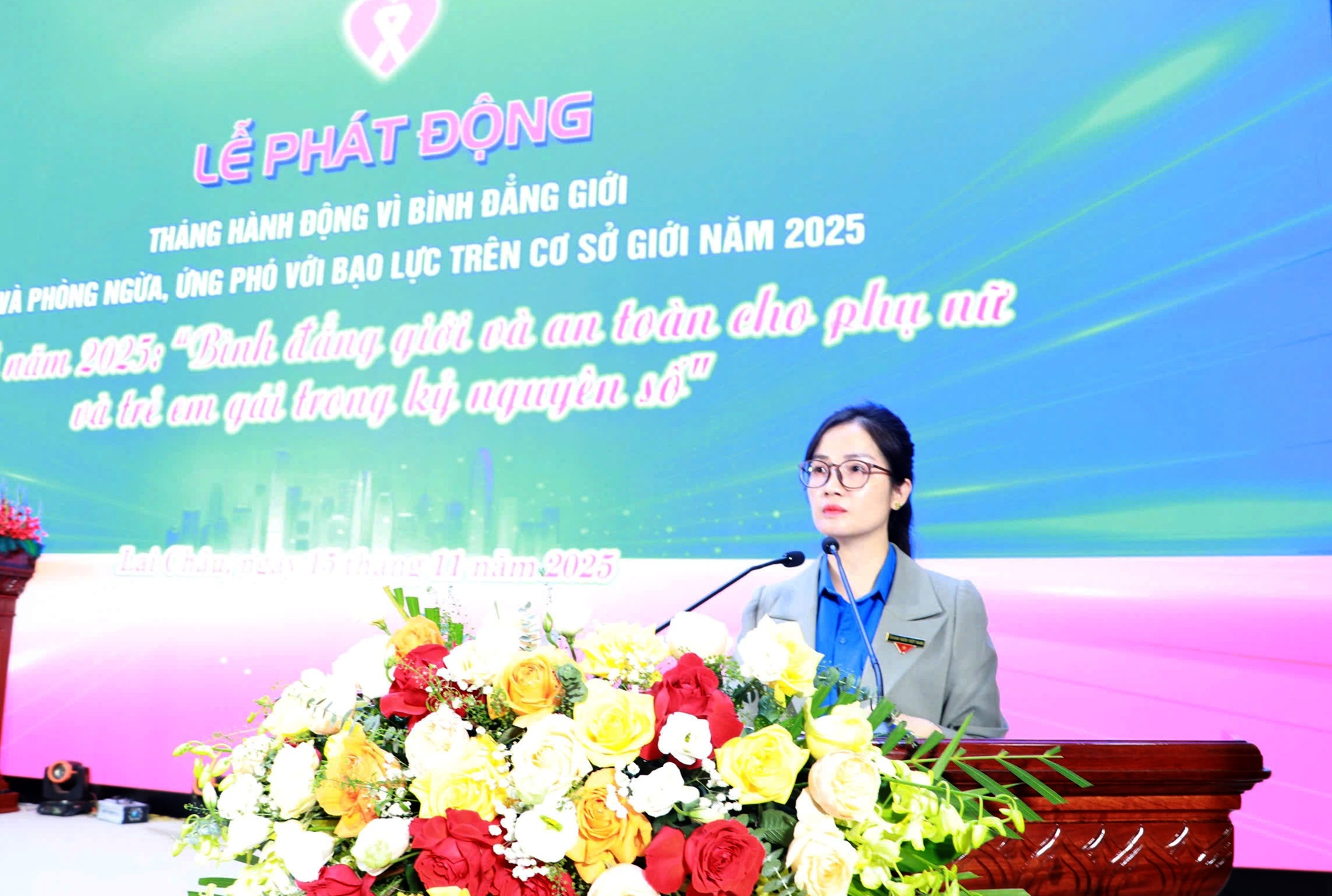 Đồng chí Trần Đức Hiển - Phó Giám đốc Sở Nội vụ phát biểu tại lễ phát động. Đồng chí Trần Đức Hiển - Phó Giám đốc Sở Nội vụ phát biểu tại lễ phát động.