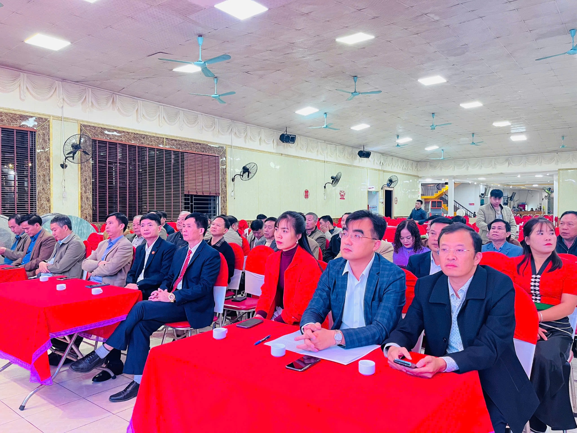 Các đại biểu tham dự buổi gặp mặt. Các đại biểu tham dự buổi gặp mặt.