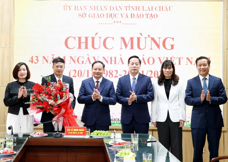 Bí thư Tỉnh uỷ Lê Minh Ngân thăm và chúc mừng Sở Giáo dục và Đào tạo Ngày Nhà giáo Việt Nam
