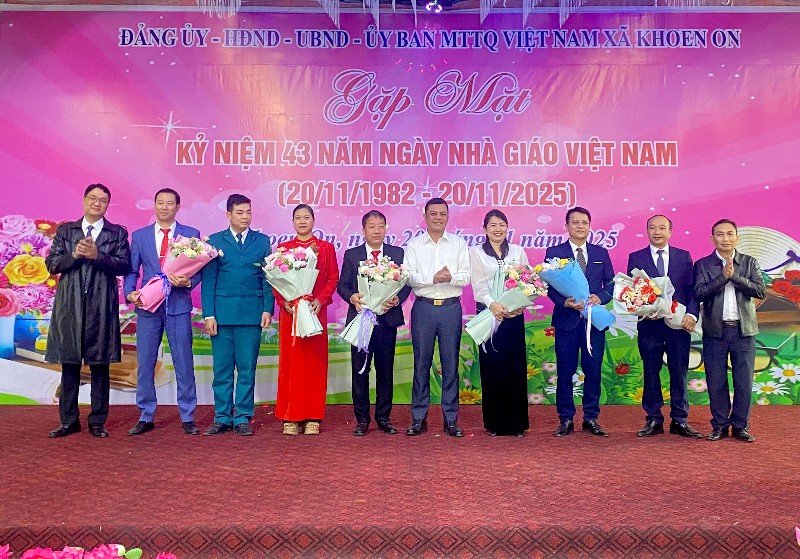 Gặp mặt kỷ niệm 43 năm Ngày Nhà giáo Việt Nam 20/11