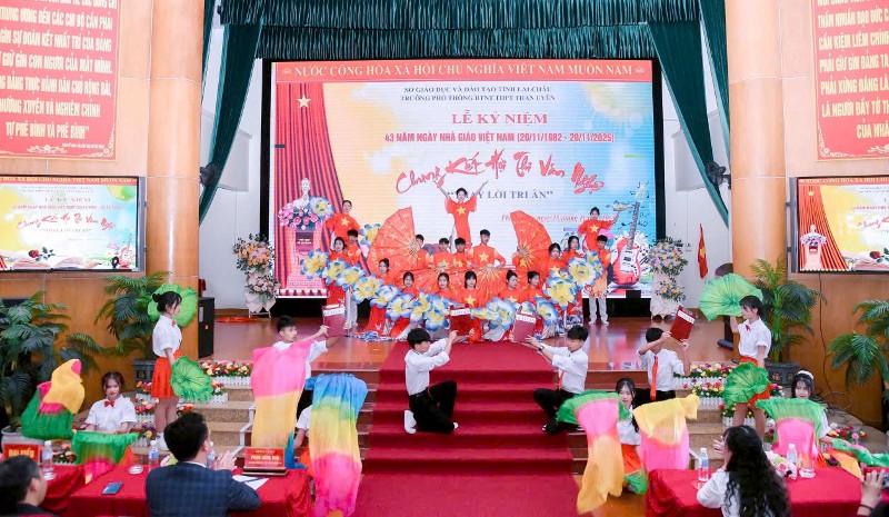 Kỷ niệm 43 năm Ngày Nhà giáo Việt Nam và Chung kết Hội thi văn nghệ “Thay lời tri ân”