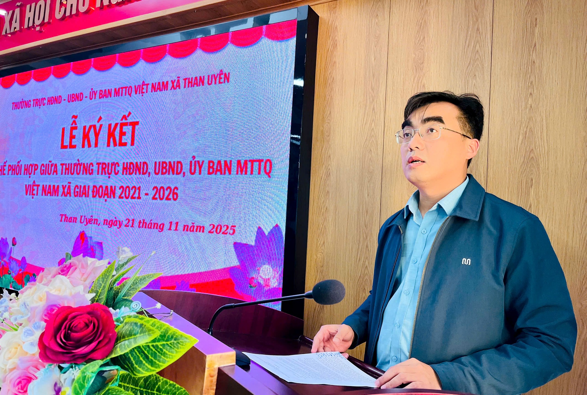 Đồng chí Phạm Hồng Thái - Tỉnh ủy viên, Bí thư Đảng ủy, Chủ tịch HĐND phát biểu tại lễ ký kết. 