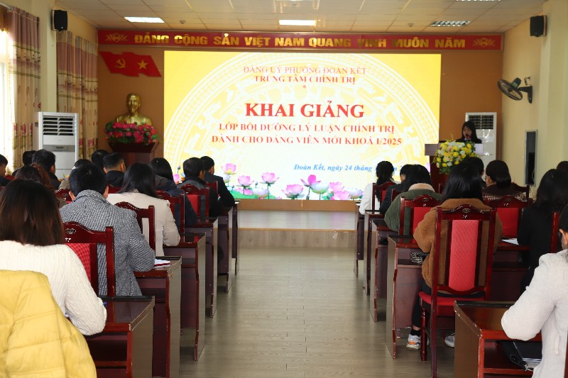 Bồi dưỡng lý luận chính trị dành cho đảng viên mới khoá I năm 2025