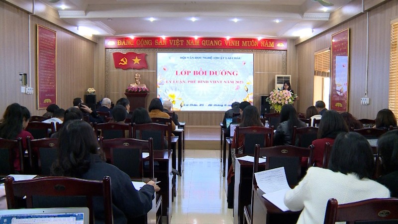 Bồi dưỡng lý luận, phê bình văn học nghệ thuật năm 2025