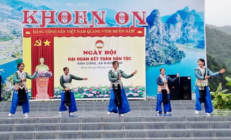 Khoen On bảo tồn bản sắc văn hoá trong thời kỳ mới 