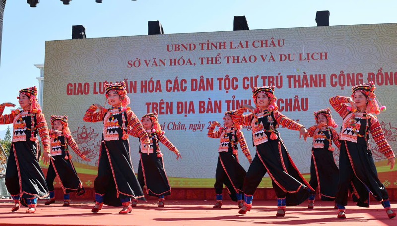 Trưng bày không gian văn hoá của 13 dân tộc 