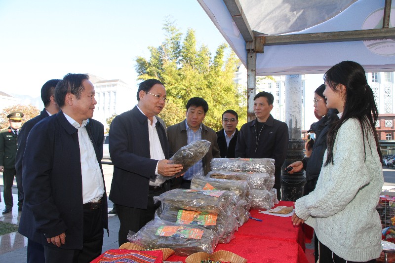 Bí thư Tỉnh ủy Lai Châu Lê Minh Ngân thăm các không gian tại sự kiện Tuần Du lịch - Văn hóa và Giải Marathon Lai Châu lần thứ II, năm 2025