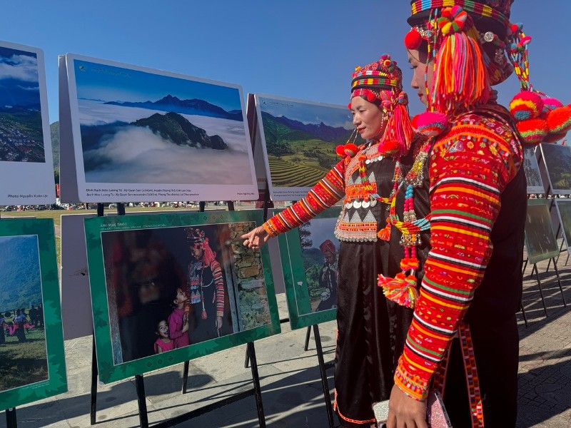 Rực rỡ sắc màu Tây Bắc trong gần 200 tác phẩm ảnh nghệ thuật