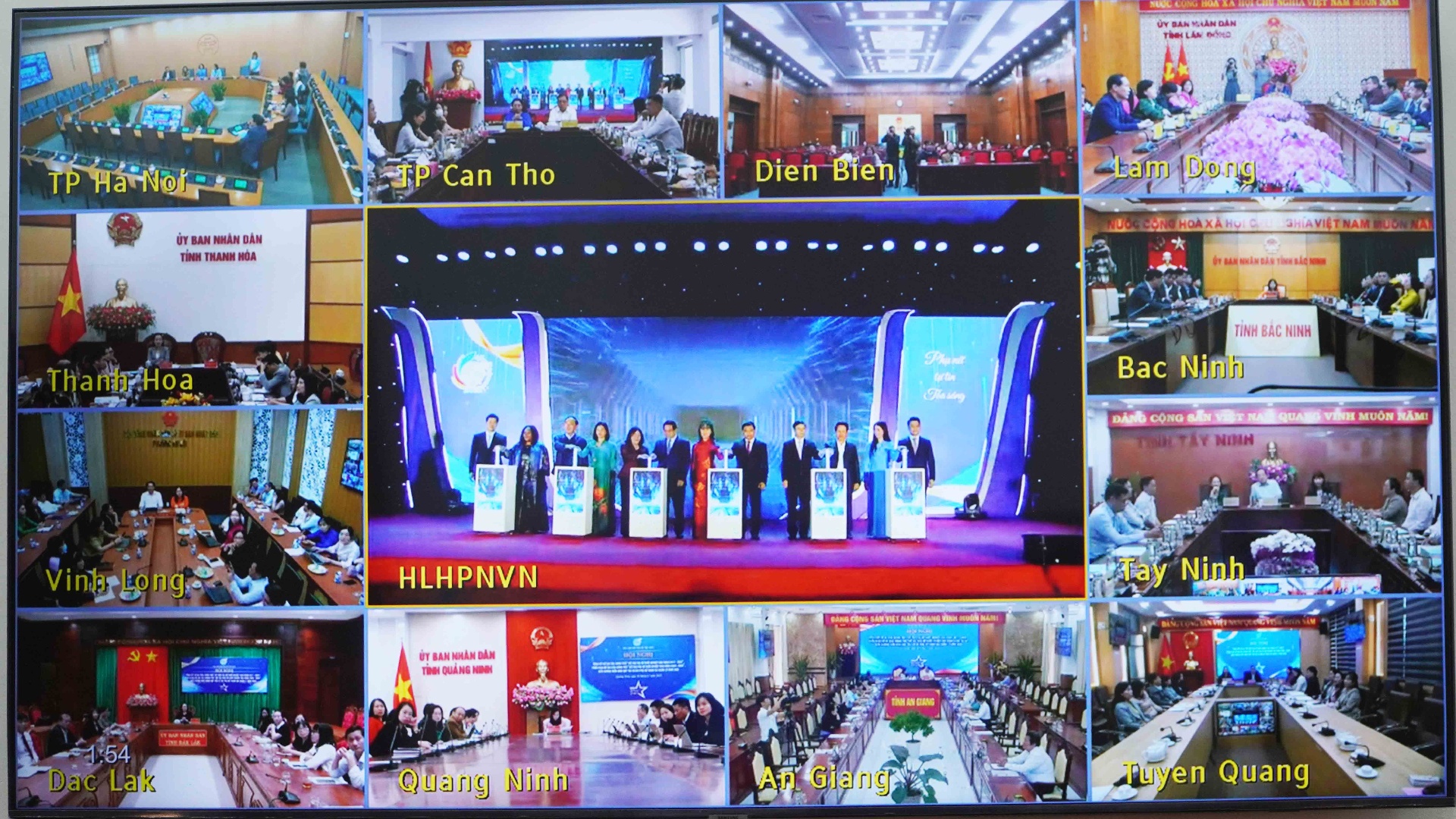 Thủ tướng Chính phủ Phạm Minh Chính và các đại biểu bấm nút khỏi động Đề án Hỗ trợ phụ nữ khởi nghiệp giai đoạn 2026–2035. ảnh 5: 