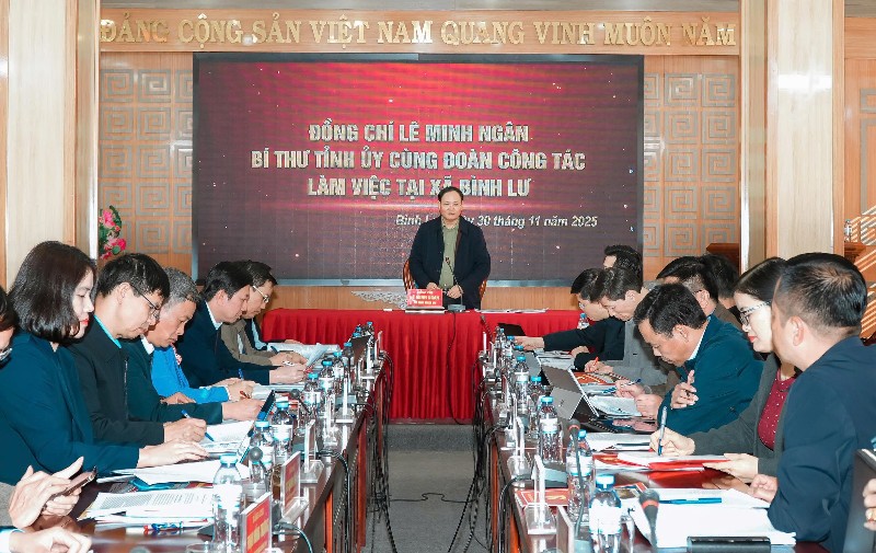 Bí thư Tỉnh uỷ Lê Minh Ngân làm việc tại xã Bình Lư