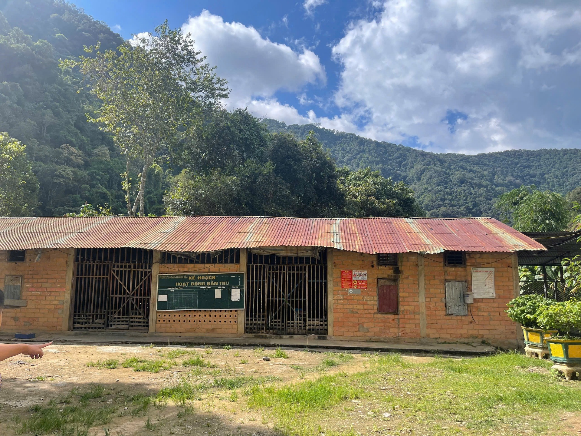 Lớp học trước khi tu sửa