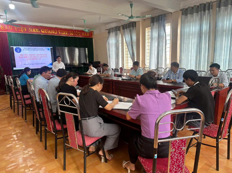 Đẩy mạnh vận động người dân tham gia bảo hiểm xã hội, bảo hiểm y tế