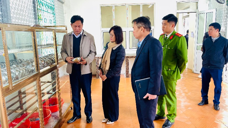 Đoàn kiểm tra liên ngành an toàn thực phẩm làm việc tại xã Nậm Tăm