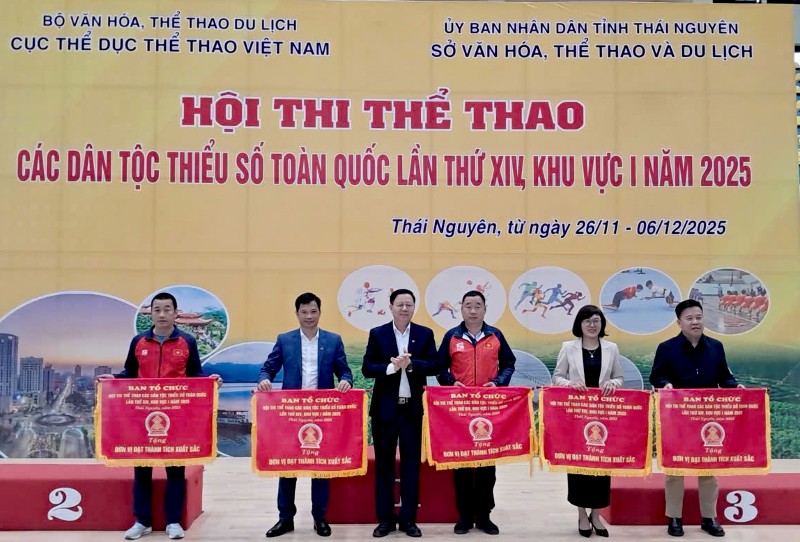 Đoàn Thể thao Lai Châu được tặng Cờ “Đơn vị đạt thành tích xuất sắc” 