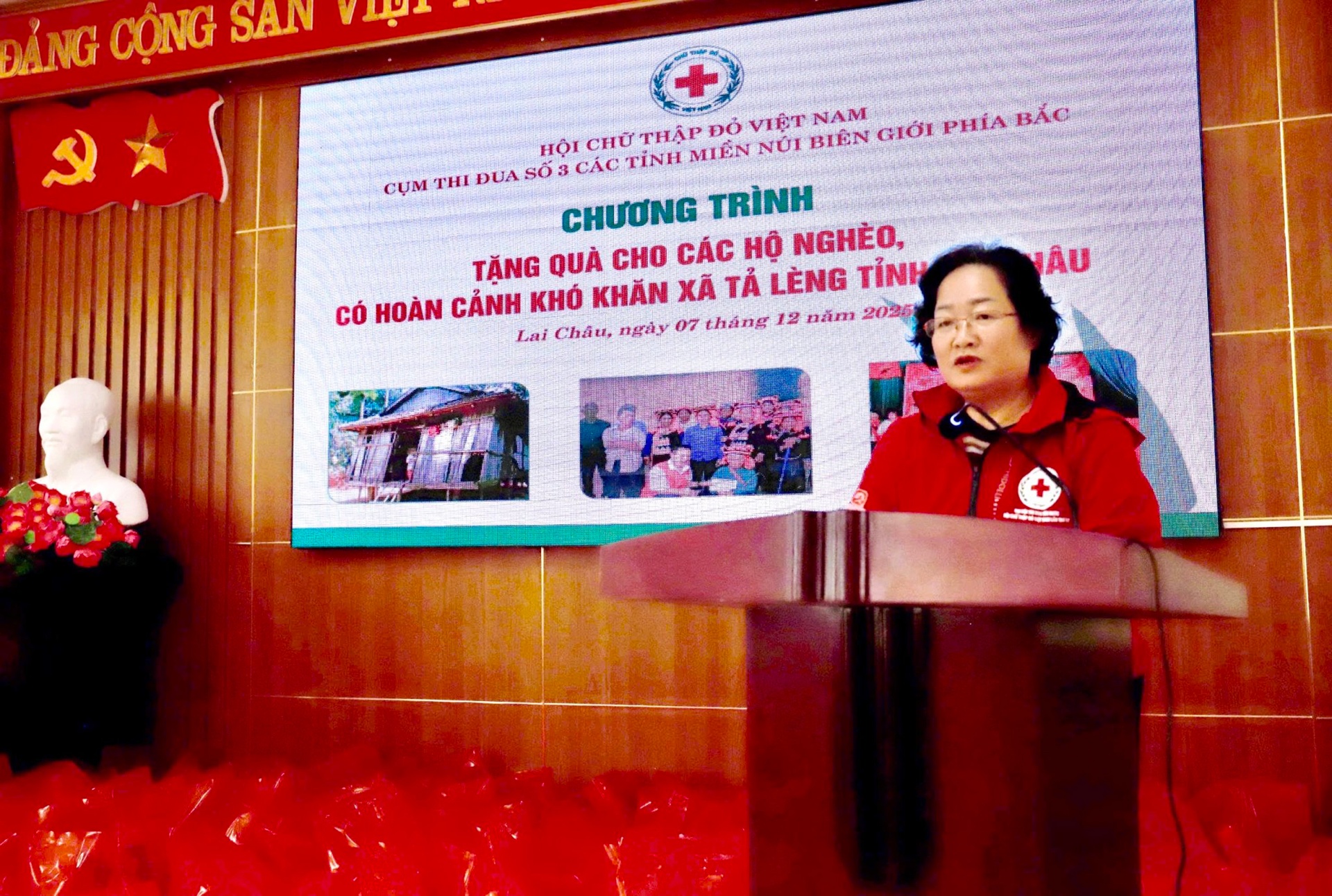 Đồng chí Cầm Thị Chuyên - UVBCH Trung ương Hội Chữ thập đỏ Việt Nam, Chủ tịch Hội Chữ thập đỏ tỉnh Sơn La phát biểu tại chương trình. Đồng chí Cầm Thị Chuyên - UVBCH Trung ương Hội Chữ thập đỏ Việt Nam, Chủ tịch Hội Chữ thập đỏ tỉnh Sơn La phát biểu tại chương trình.