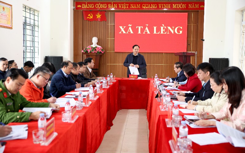 Đoàn công tác của Tỉnh uỷ làm việc tại xã Tả Lèng