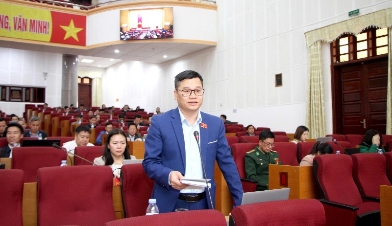 Sôi nổi, thẳng thắn, trách nhiệm phiên thảo luận tại hội trường