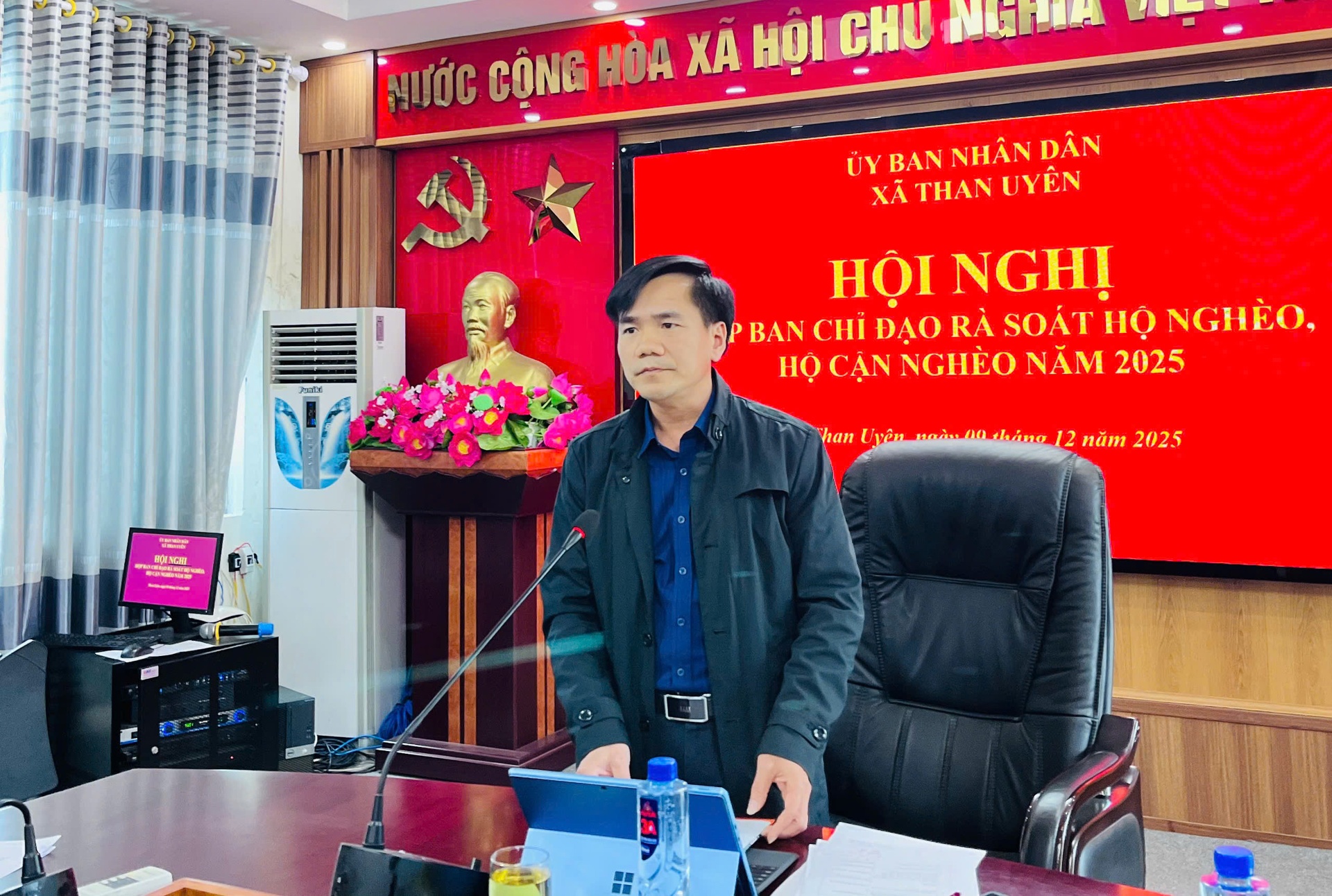 Đồng chí Hoàng Văn Toan - Phó Chủ tịch UBND xã Than Uyên phát biểu kết luận hội nghị. Đồng chí Hoàng Văn Toan - Phó Chủ tịch UBND xã Than Uyên phát biểu kết luận hội nghị.