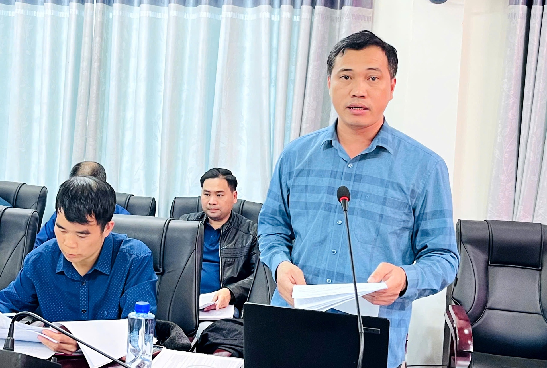 Đại biểu tham gia ý kiến tại hội nghị. Đại biểu tham gia ý kiến tại hội nghị.