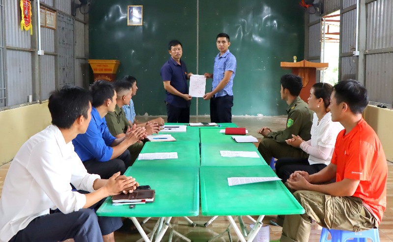 Khổng Lào "ươm mầm hạt giống đỏ” cho Đảng