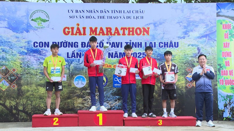 400 vận động viên tham gia Giải Marathon con đường đá cổ Pavi tỉnh Lai Châu lần thứ I, năm 2025
