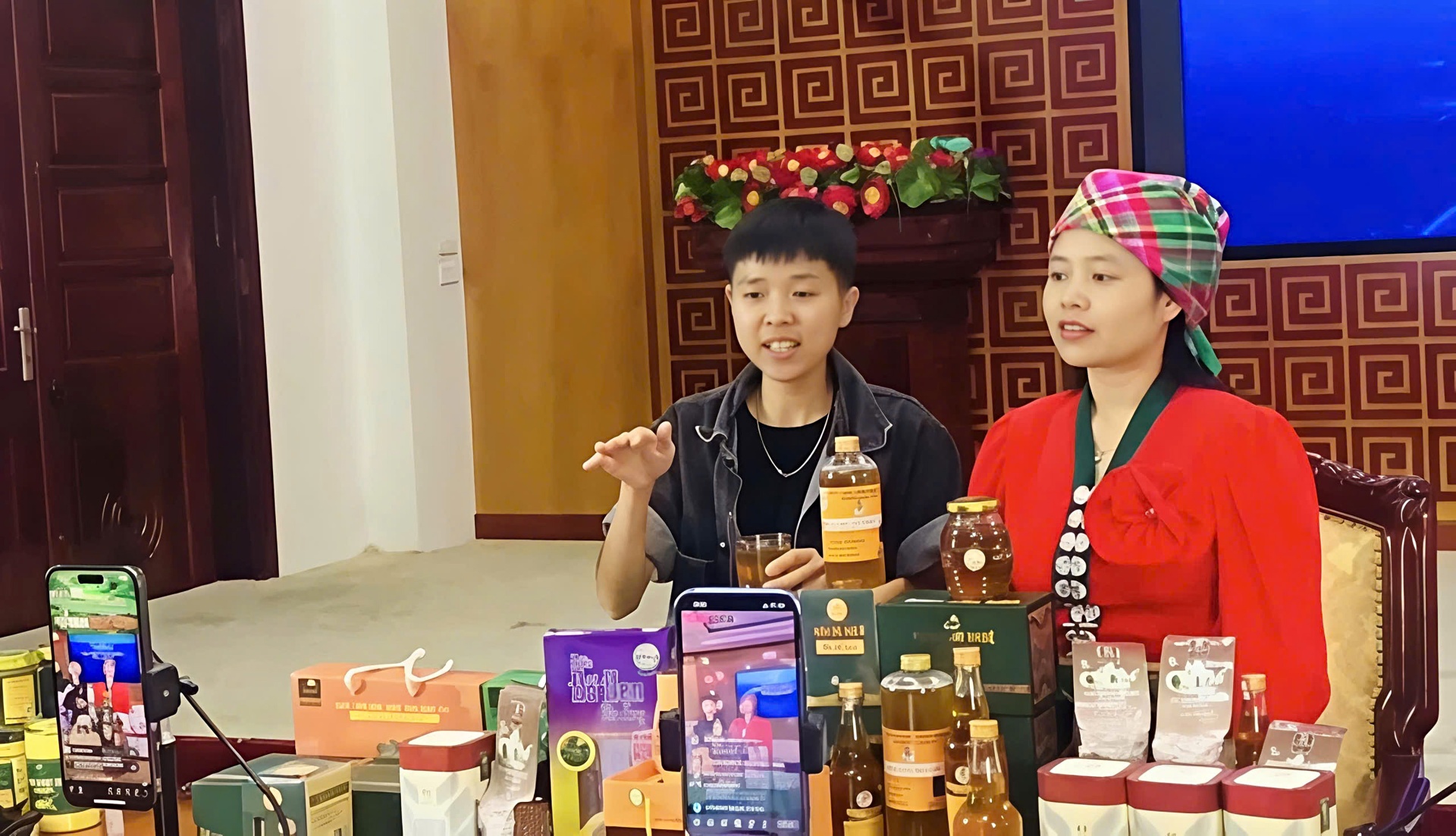 Hợp tác xã Nông nghiệp Mường Mít đẩy mạnh quảng bá sản phẩm “Mật ong Thanh Xuân” trên các nền tảng số, góp phần mở rộng thị trường tiêu thụ.