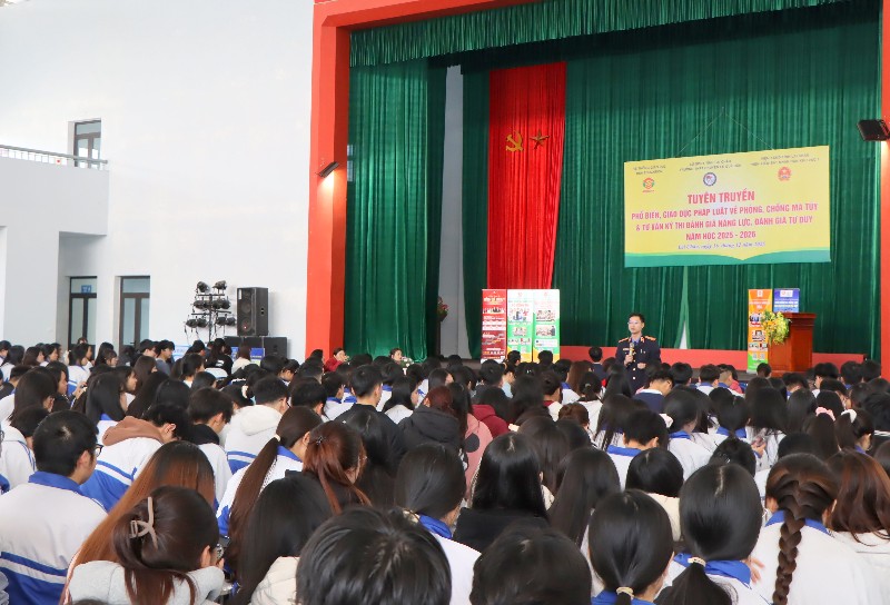 Tuyên truyền phổ biến, giáo dục pháp luật về phòng, chống ma túy và tư vấn kỳ thi đánh giá năng lực, tư duy