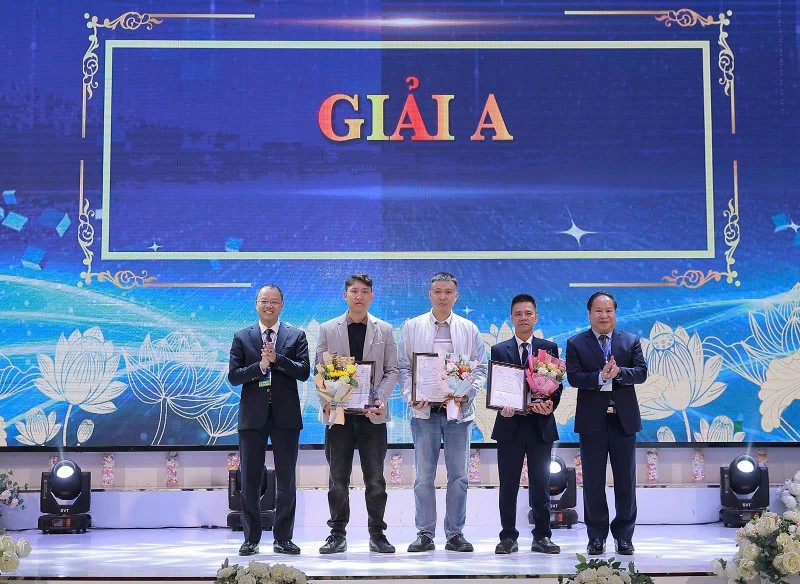 Lễ trao Giải báo chí viết về ngành Điện Lai Châu