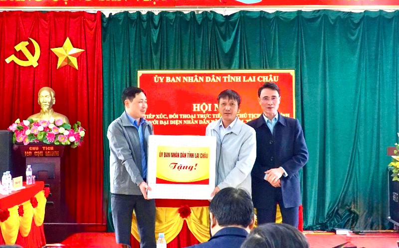 Tiếp xúc, đối thoại trực tiếp của Chủ tịch UBND tỉnh với đại diện nhân dân xã Nậm Tăm