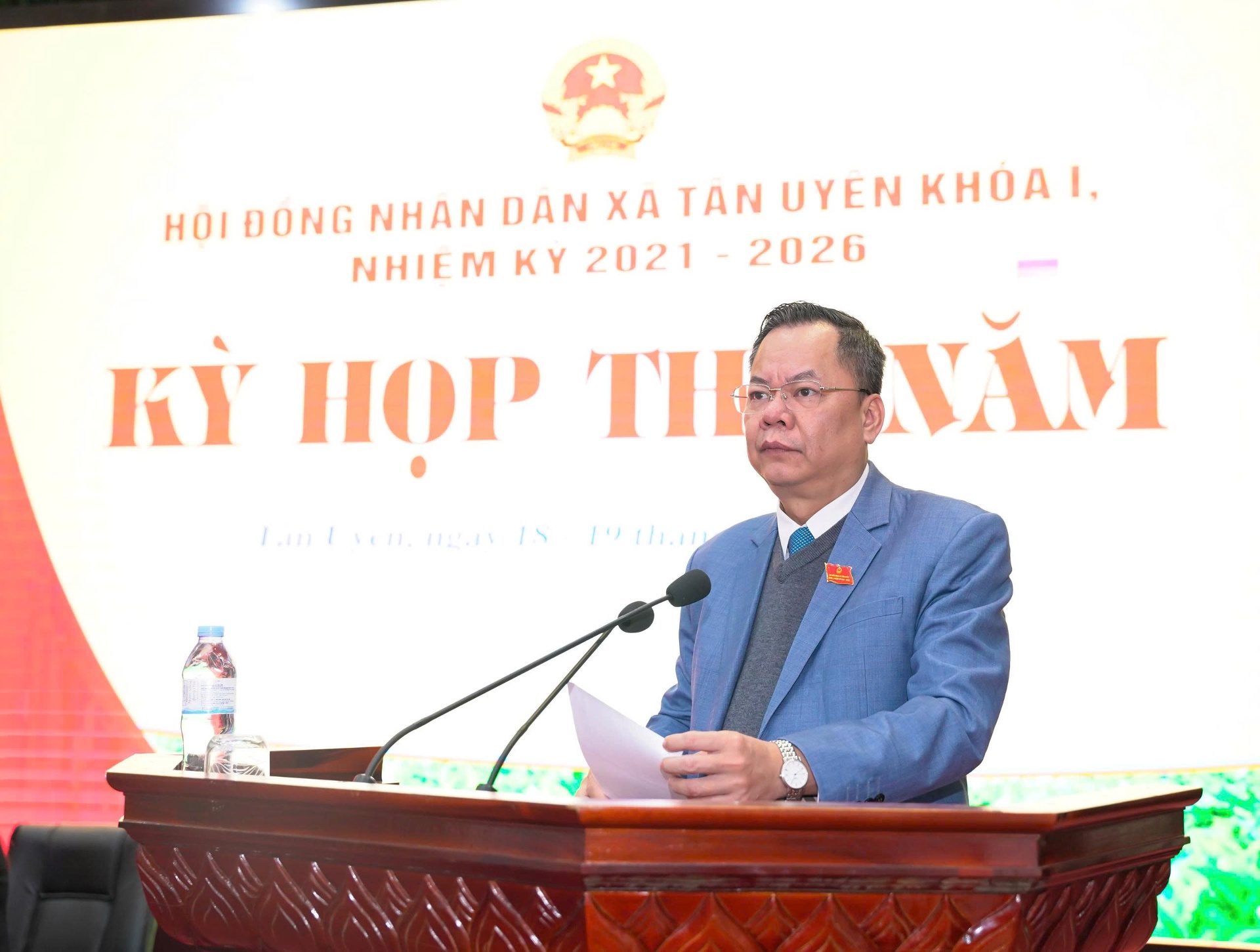 Đồng chí Dương Đình Đức - Tỉnh ủy viên, Bí thư Đảng ủy, Chủ tịch HĐND xã phát biểu khai mạc kỳ họp. 