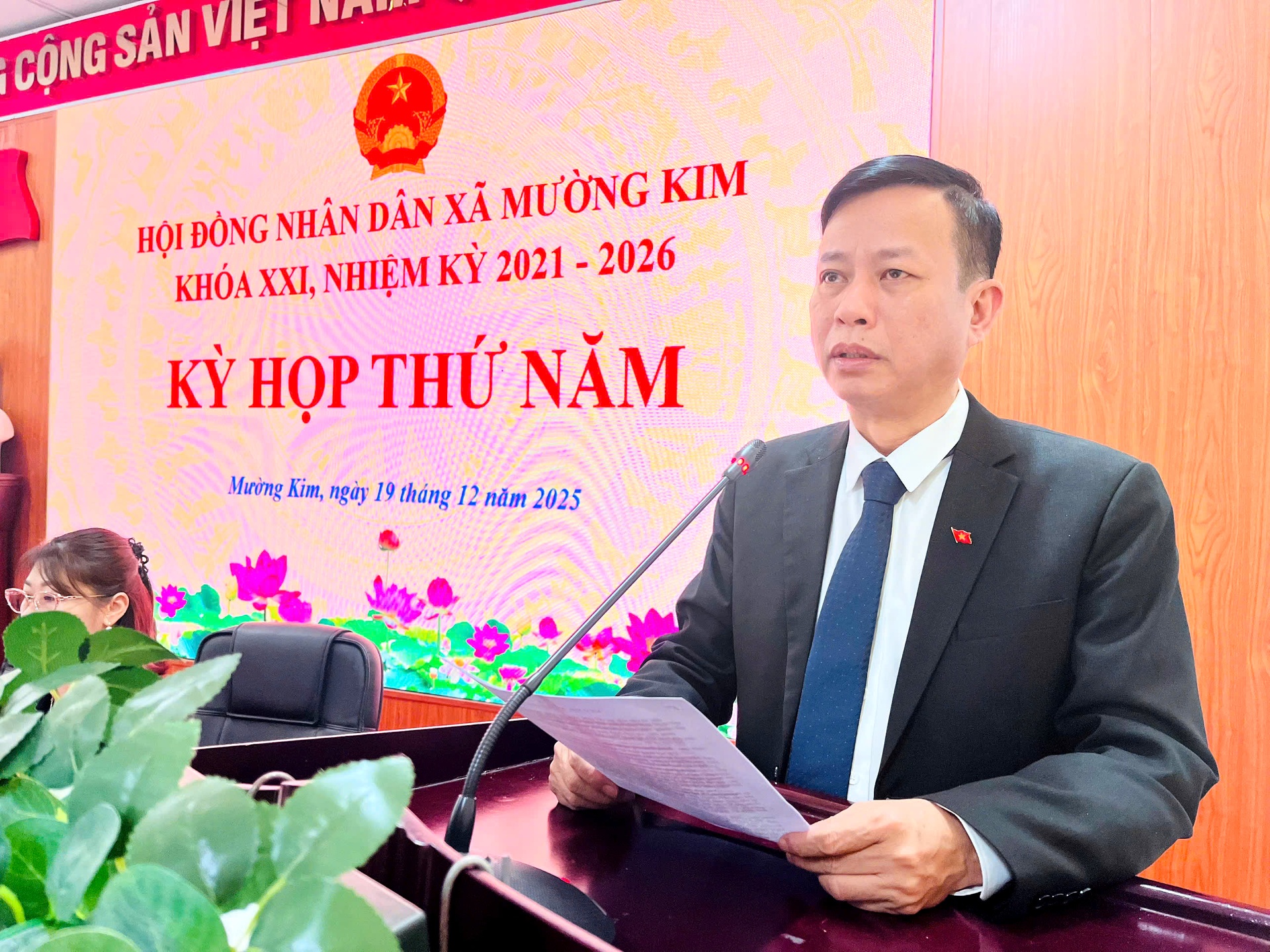 Đồng chí Nguyễn Văn Thăng - Bí thư Đảng ủy, Chủ tịch HĐND xã phát biểu bế mạc kỳ họp. 