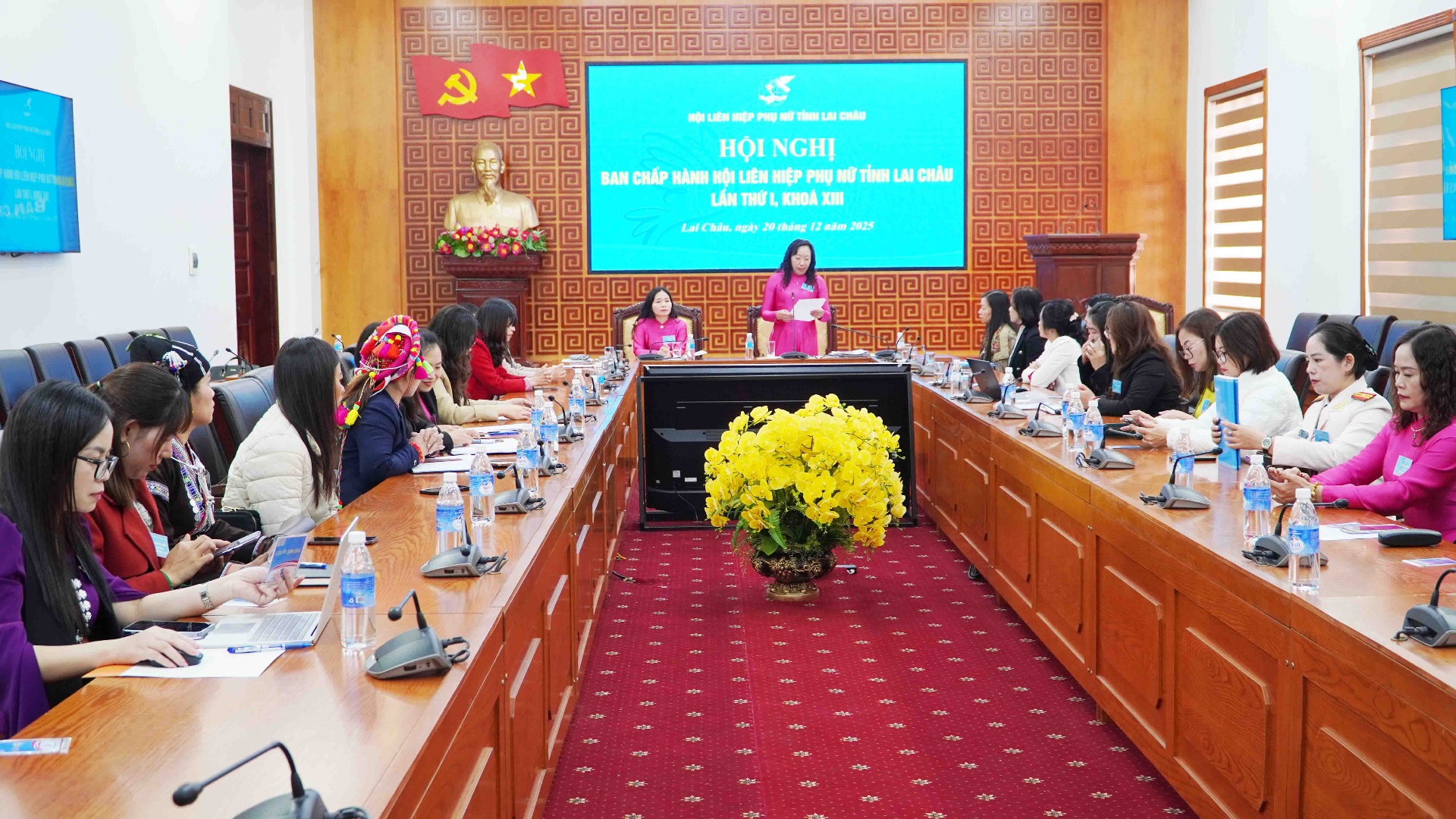 Ngô Thị Bích Hạnh – Tỉnh ủy viên, Chủ tịch Hội Liên hiệp Phụ nữ tỉnh phát biểu bế mạc hội nghị.